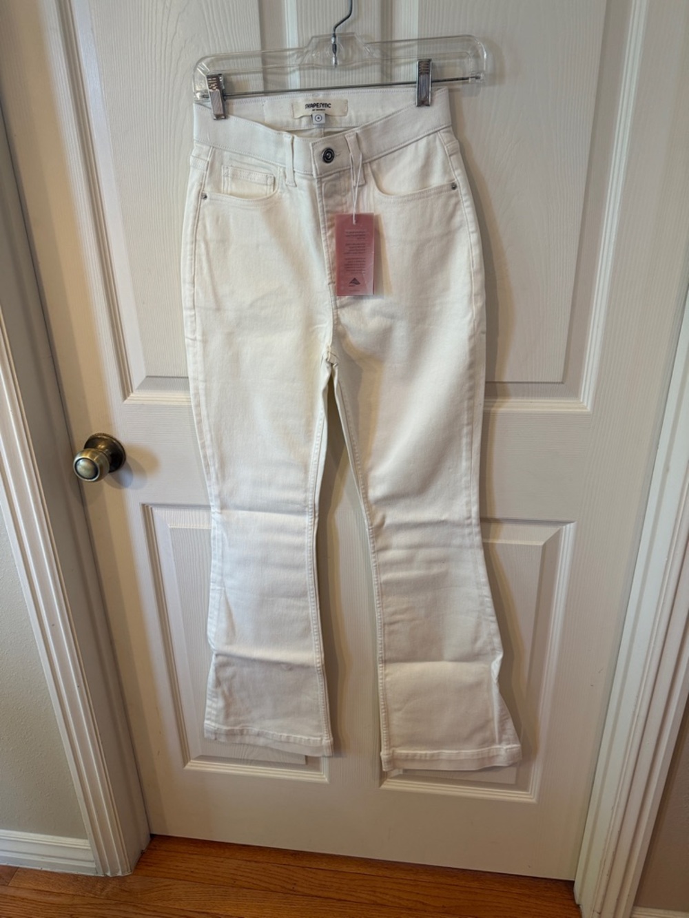 Shapesync Soorty  White High-Rise Flare Jeans Sz 4.  NWT. Box42